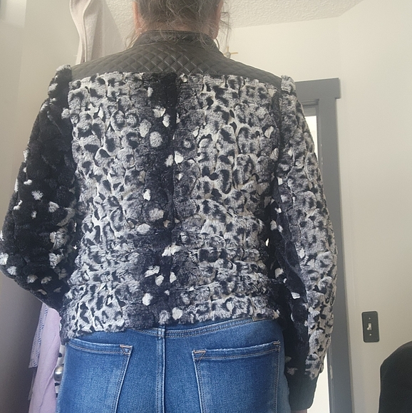 Faux fur jacket - Picture 2 of 6